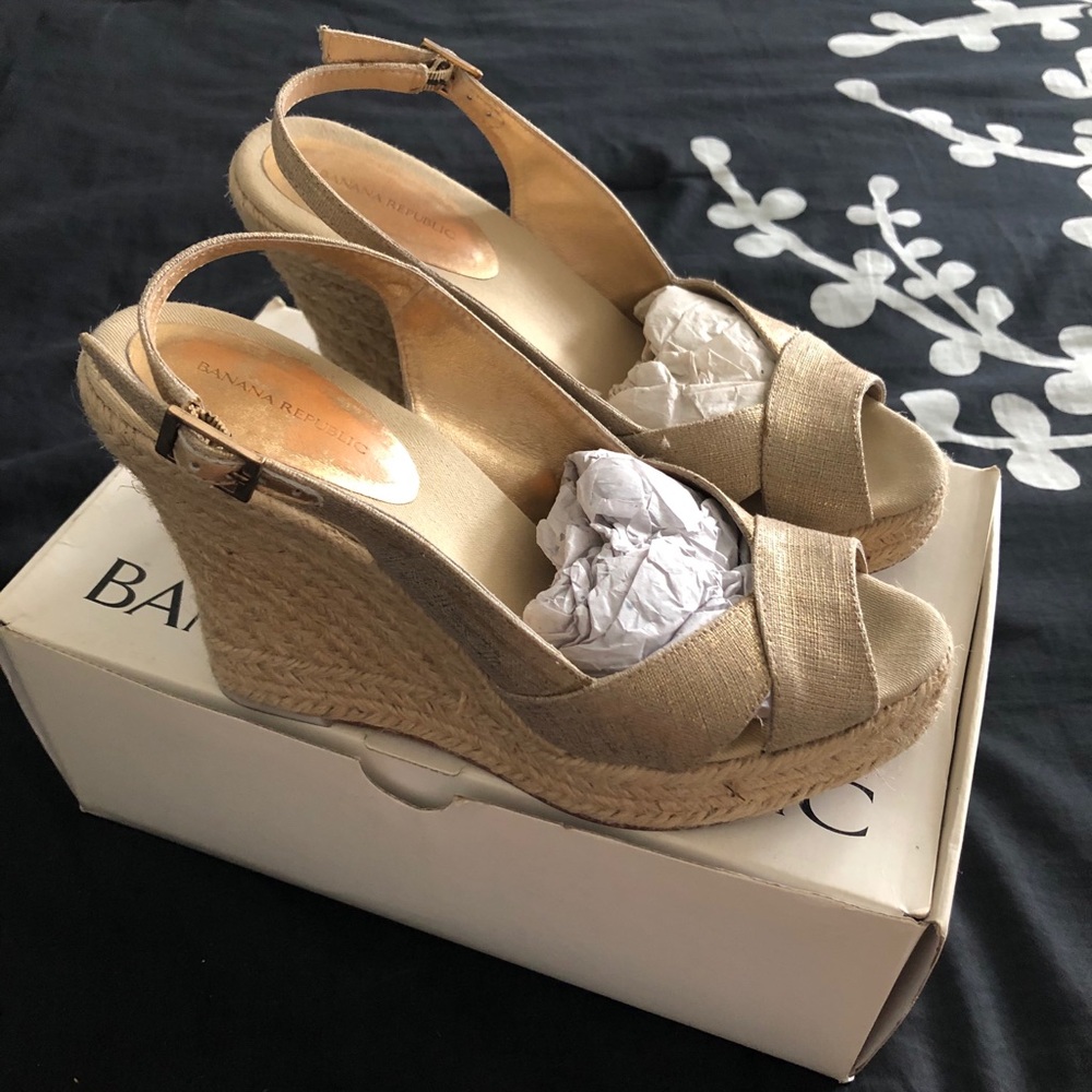 Banana Republic Wedge - size 7.5